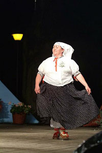 Schlesische Frau in Tracht