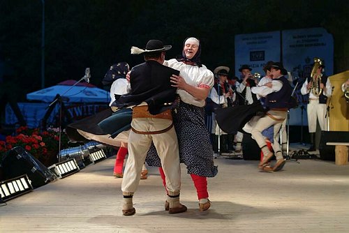 Polka mit vielen Drehungen